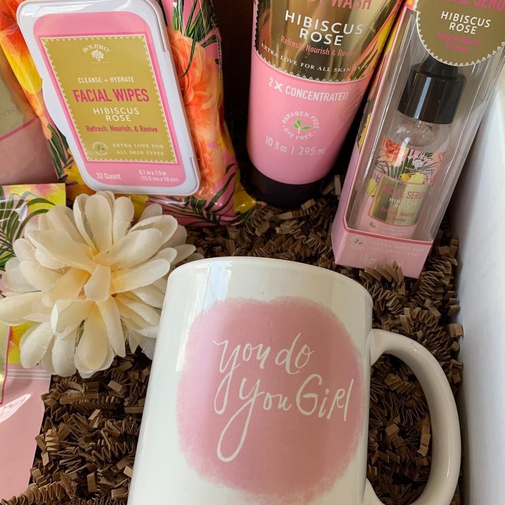 Pink themed pamper spa basket. Gift box for teens